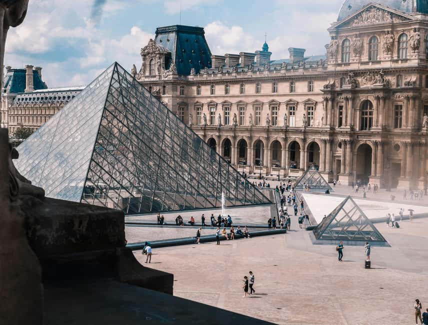 Paris: Private 2-Hour Walking Tour with a Parisian guide - Meeting at Cité: Why the Start Location Matters