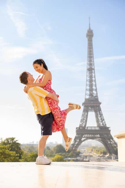 Paris: Private Photoshoot at the Eiffel Tower - The Eiffel Tower photo stop: about 30 minutes of focused shooting