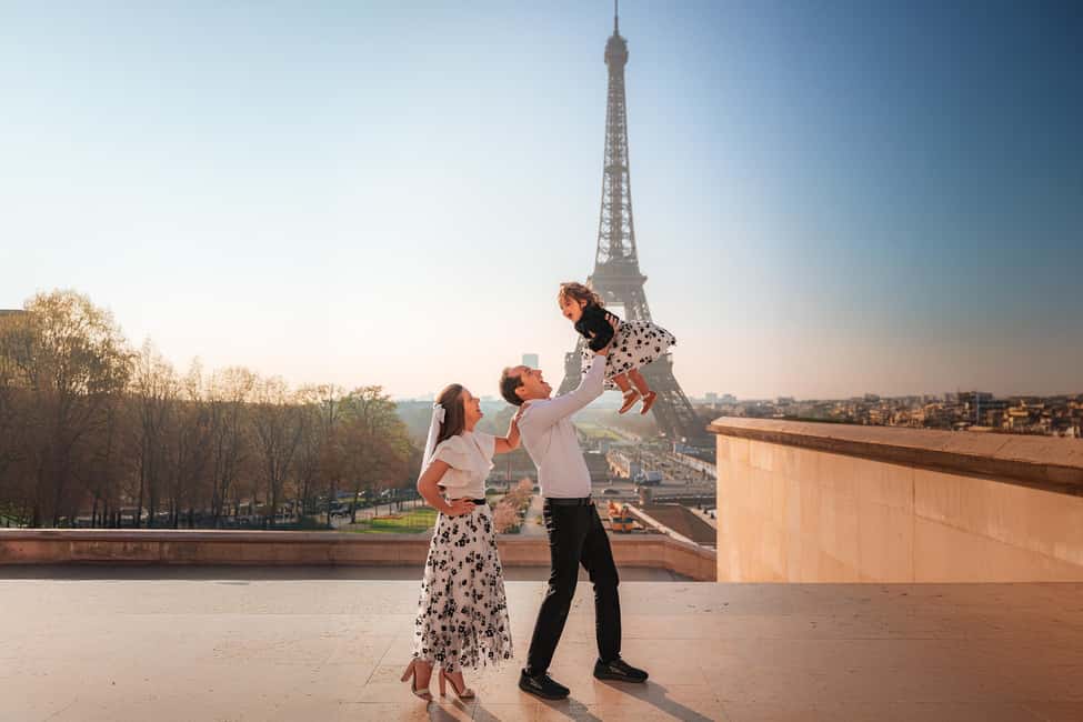 Paris: Professional Photoshoot with the Eiffel Tower - Photo Delivery in 48 Hours: Why This Matters for Your Trip