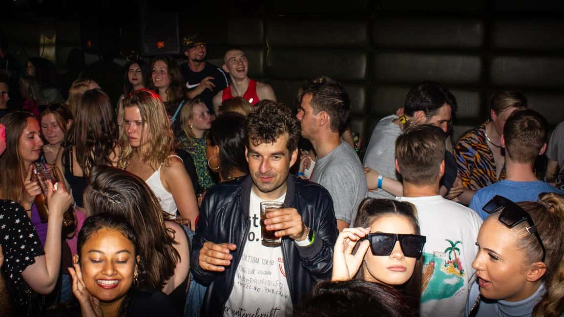 Paris: Pub Crawl with Shots and Nightclub Entry - What Happens at Each Bar Stop (and Why the Order Works)