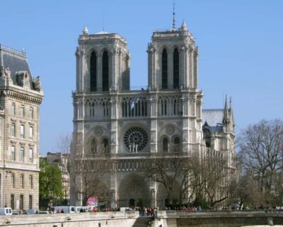 Paris: Sainte-Chapelle Entry with Notre Dame Outdoor Tour - Notre Dame Outdoor Walk: What the 2019 Fire Changed