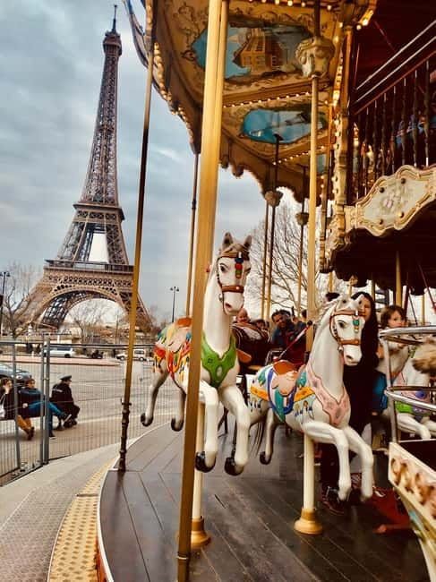 Paris: See 15 to 30 Top Sights with a Fun Guide - How the walk starts near Anvers and Rue Lepic