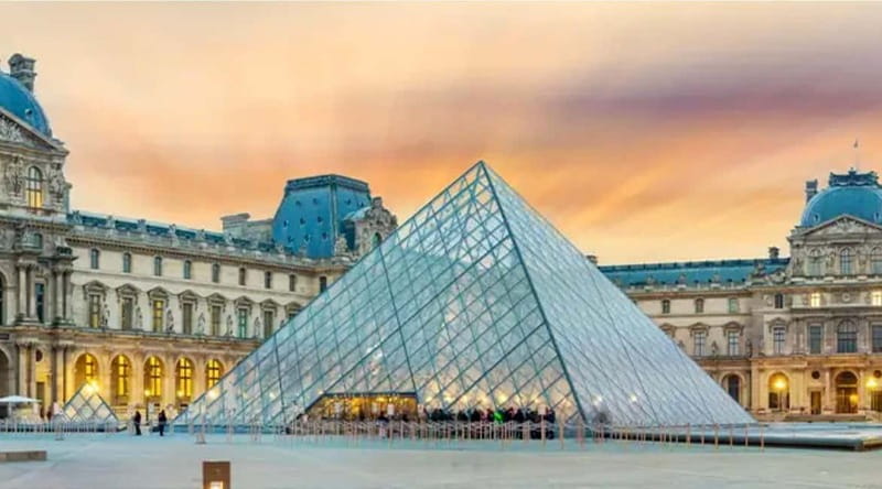 Paris: See 15 to 30 Top Sights with a Fun Guide - From Carrousel to the Eiffel Tower: how to get your icon photos without losing the day