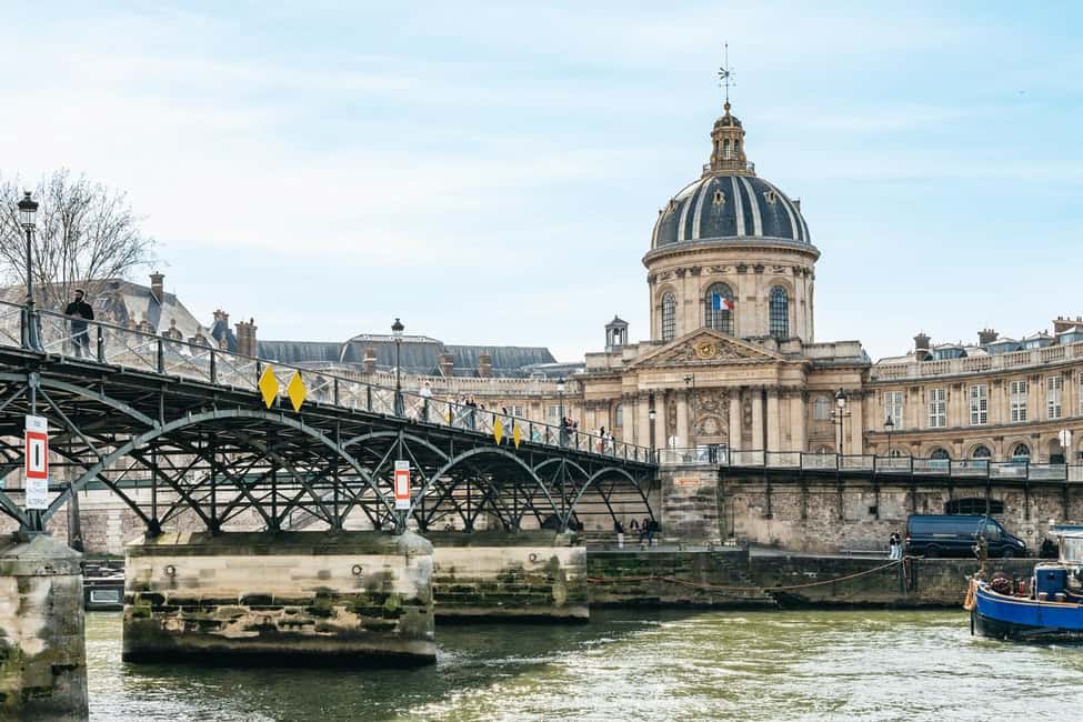 Paris: Seine Cruise and Macaron Tasting by the Eiffel Tower - Who should book this Seine cruise with macarons?