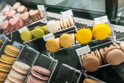 Paris: Seine Cruise and Macaron Tasting by the Eiffel Tower - Timing your 1-hour cruise and macaron voucher