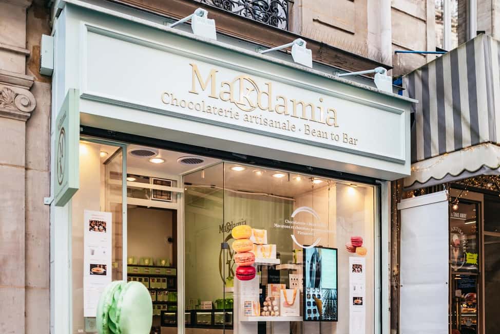 Paris: Seine Cruise and Macaron Tasting by the Eiffel Tower - The macaron tasting at MAKDAMIA: two macarons, no guessing