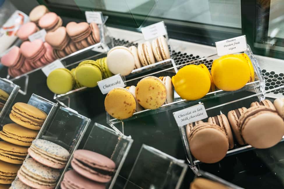 Paris: Seine Cruise and Macaron Tasting by the Eiffel Tower - Timing your 1-hour cruise and macaron voucher