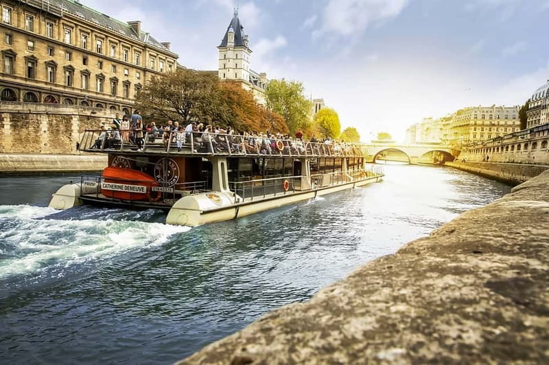 Paris: Seine Cruise & Crepe Tasting near the Eiffel Tower - Where you start: Port de la Bourdonnais and the calm before the cruise