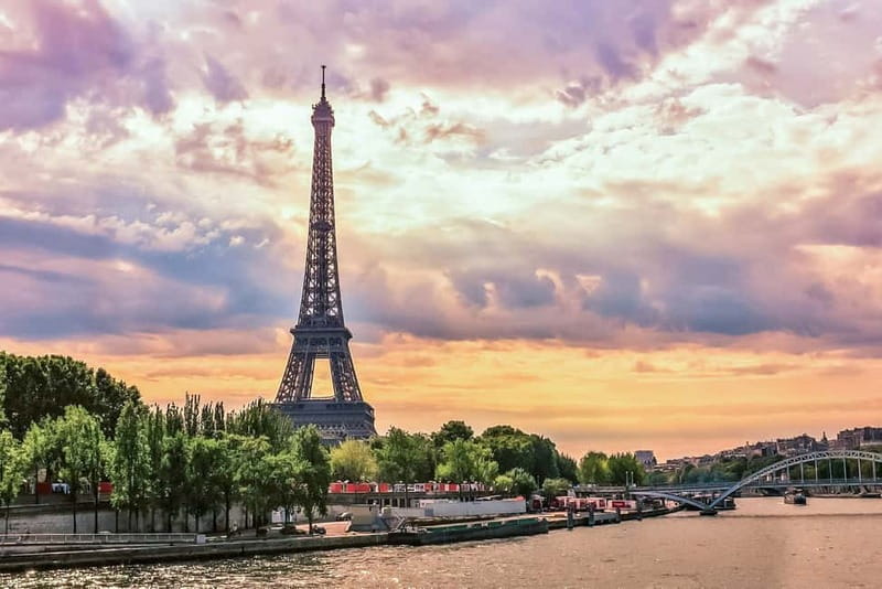 Paris: Seine Cruise & Crepe Tasting near the Eiffel Tower - Audio guide setup: 14 languages onboard, plus the app fallback