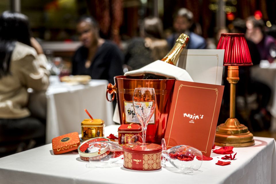 Paris: Seine River Cruise with 3-Course Dinner & Live Music - Key moments that make this cruise worth your night