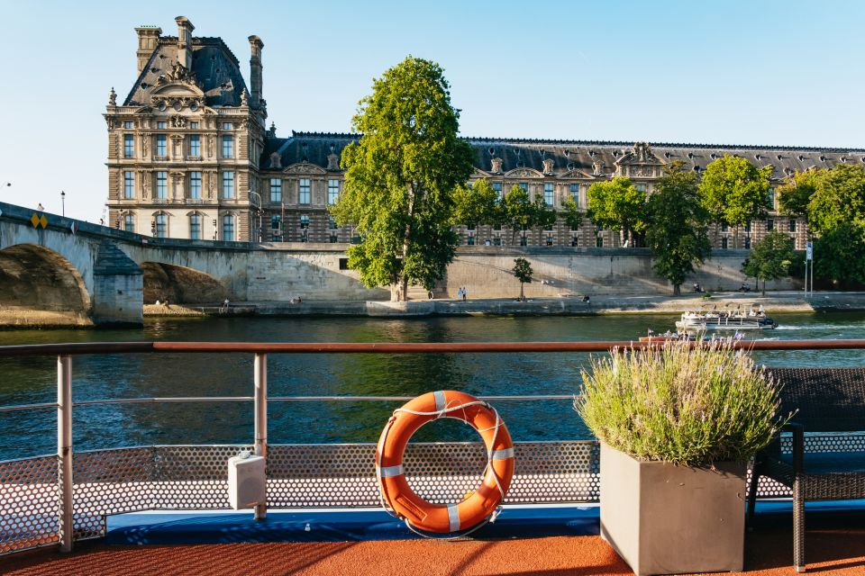 Paris: Seine River Panoramic Views Dinner Cruise - A French Cocotte Dinner With Paris Right Outside the Window