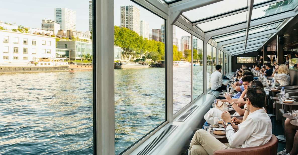 Paris: Seine River Panoramic Views Dinner Cruise - Food on the Seine: What Cocotte Style Usually Feels Like