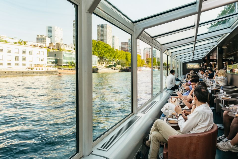 Paris: Seine River Panoramic Views Dinner Cruise - Service, Atmosphere, and the Small-Group Advantage