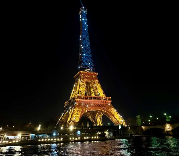 Paris: Seine River Private Cruise - A family-run Seine cruise from Port Javel Haut