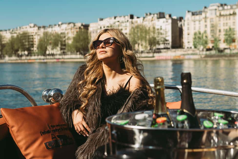 Paris: Seine River Private Cruise - The route: Liberty to Eiffel, then Pont Neuf and Notre-Dame views