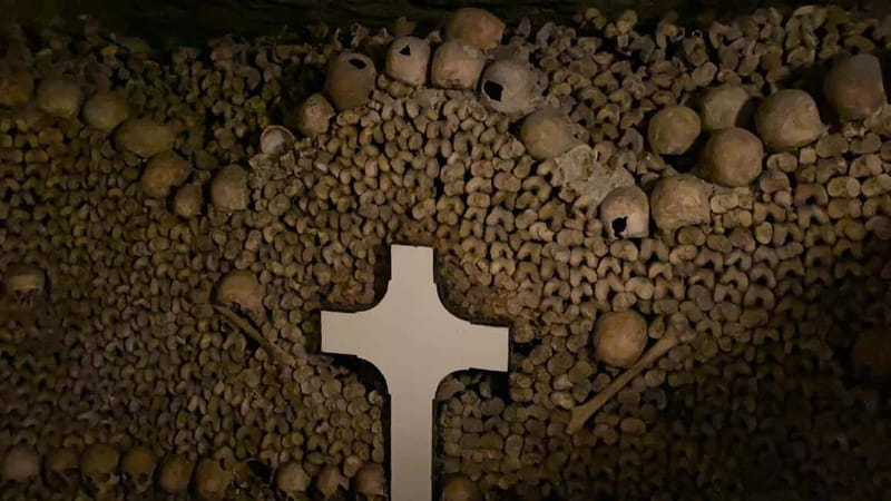 Paris: Small-Group Catacombs Tour with Skip-the-Line Entry - WWII Bunkers, the French Revolution, and the Name Philibert Aspairt