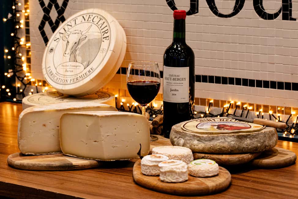 Paris: Tasting of 3 Wine and 3 Cheese - Where to find this Paris wine-and-cheese stop by Invalides