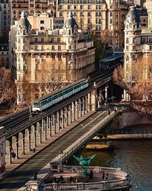 Paris Top Sights Half Day Walking Tour with a Fun Guide - Montmartre streets and local color, not just monument hopping