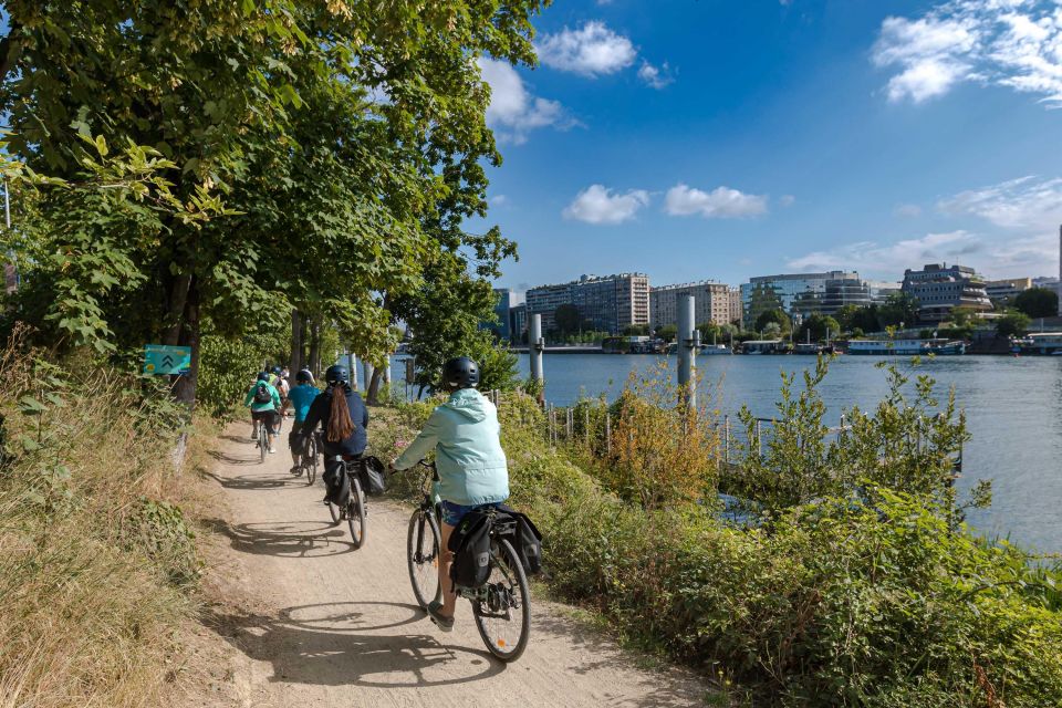 Paris: Versailles Palace and Queen Hamlet E-Bike Tour - Gardens by Le Nôtre: 30 minutes is short, so make it count