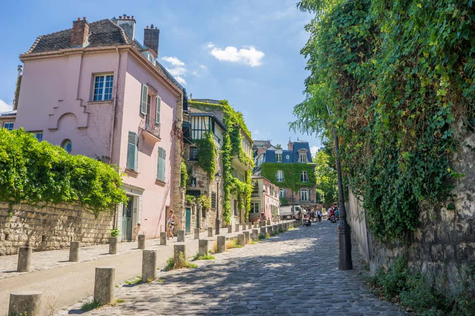 Paris: Walking Tour of Montmartre - The guides: why these tours feel personal