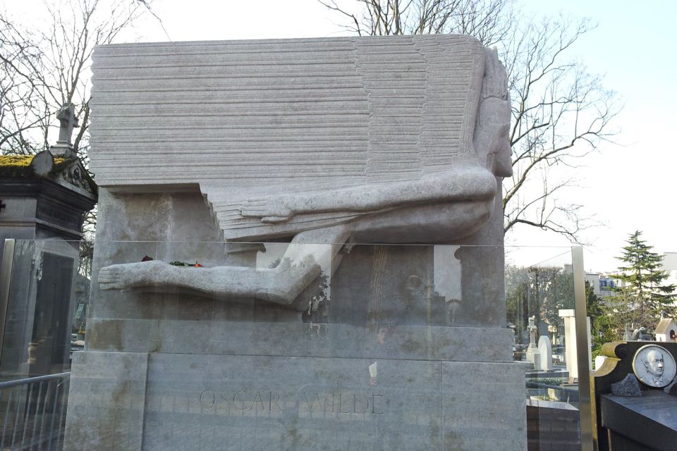 The Père Lachaise Cemetery: Guided 2-Hour Small-Group Tour - Père Lachaise in Two Hours: what you can see (and what you’re choosing to skip)