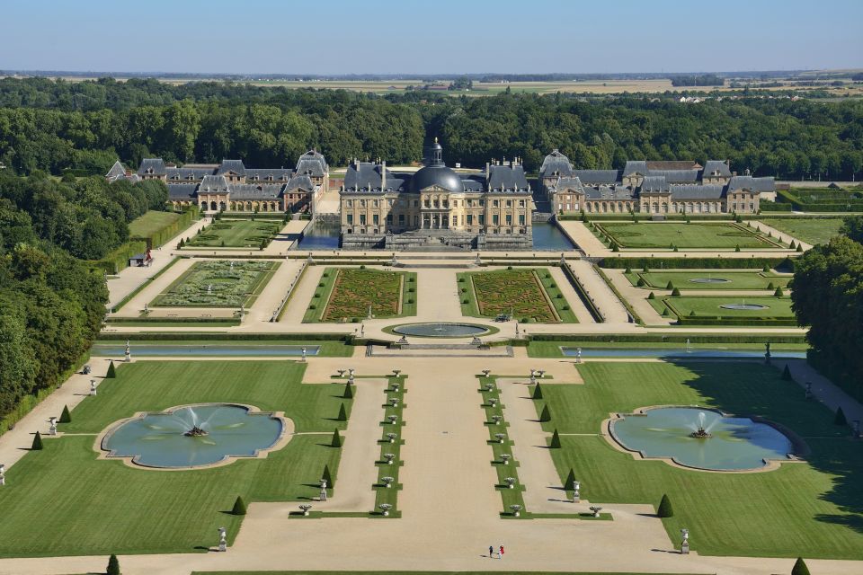 Vaux le Vicomte Chateau Entry Ticket and Chateaubus Transfer - The included stuff that gives you real value