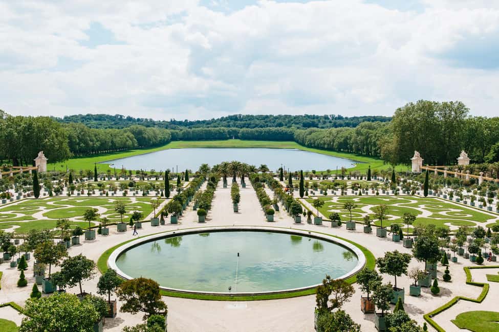 Versailles: Palace, Gardens & Marie Antoinette’s Estate Tour - Guide quality matters: names you’ll want to hope for